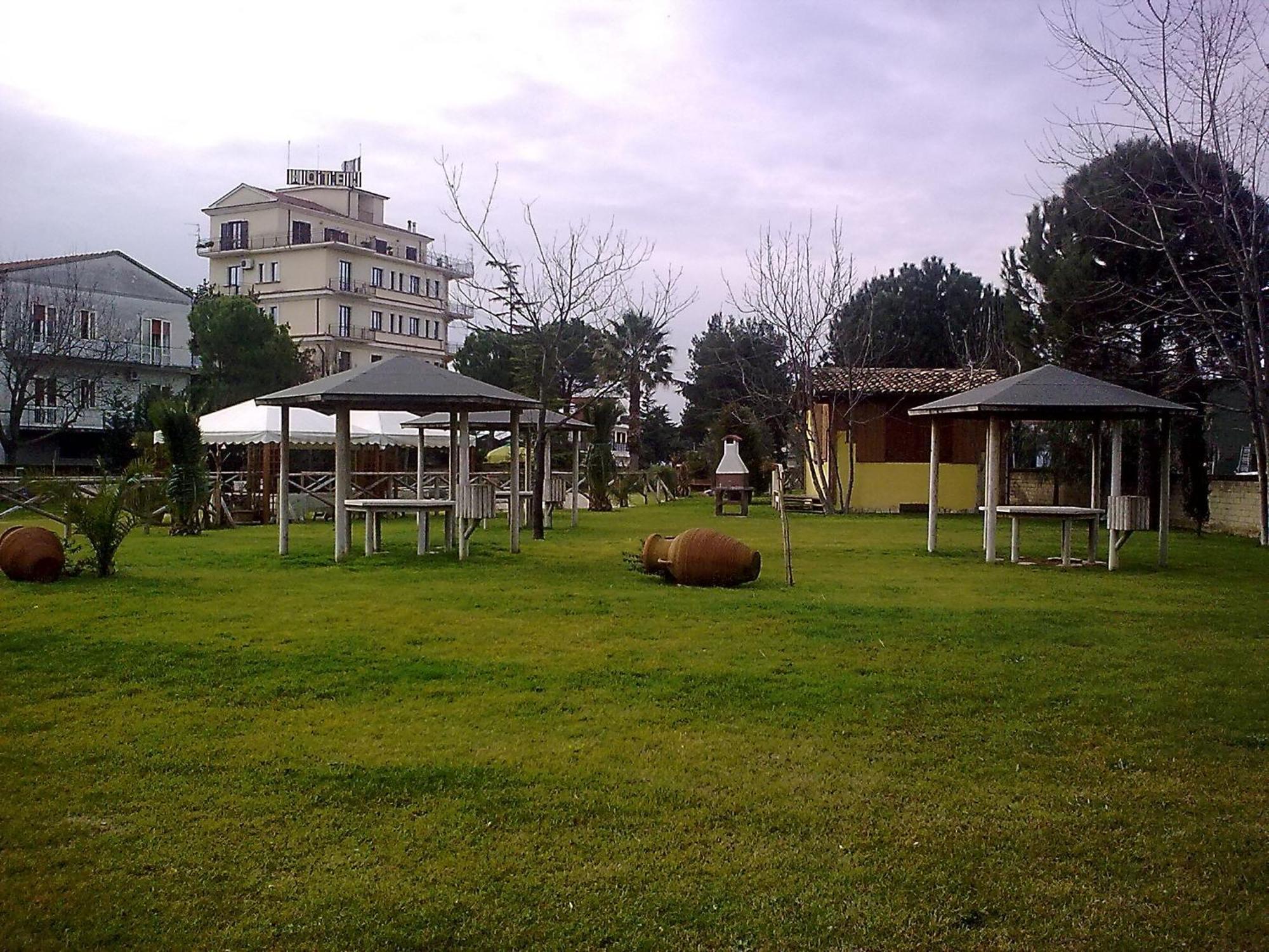Hotel La Rotonda Cepagatti Dış mekan fotoğraf